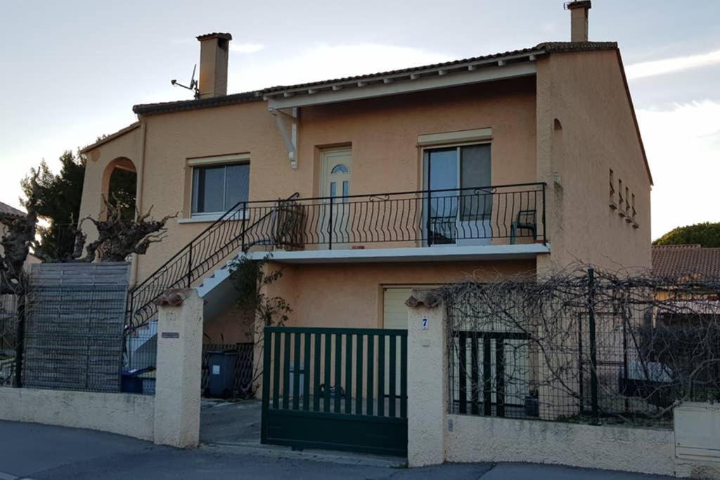 Un Charmant Logement Apartamento Aigues-Mortes Exterior foto